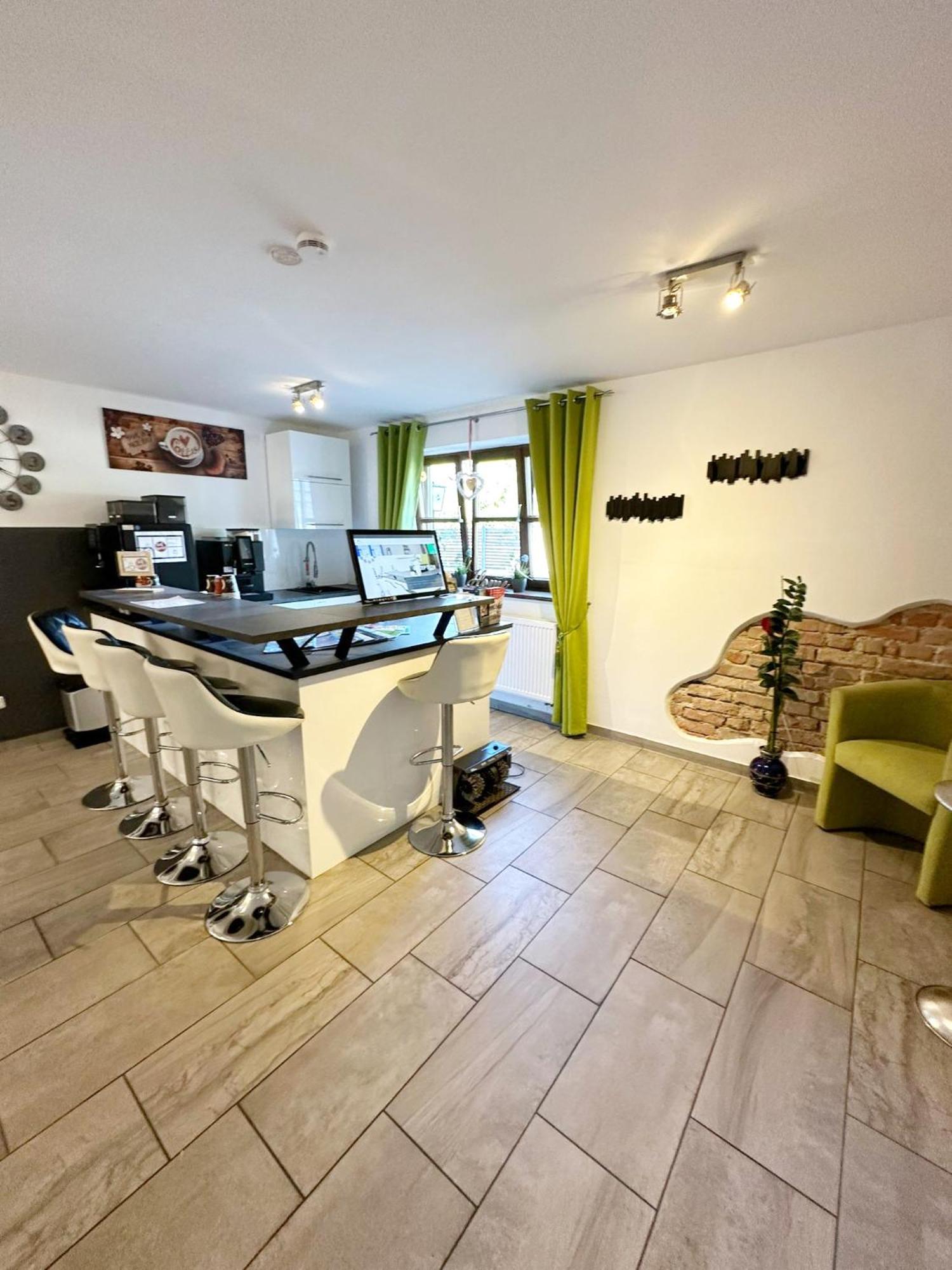 Sunny Hotel Штраубинг Экстерьер фото