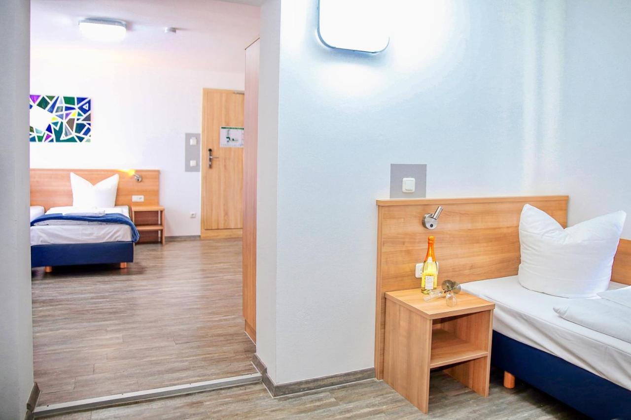 Sunny Hotel Штраубинг Экстерьер фото